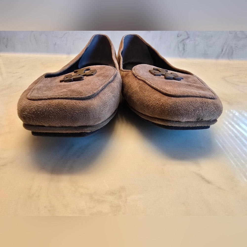 Tory Burch Tan Flats with Signature Logo - Picture 3 of 11